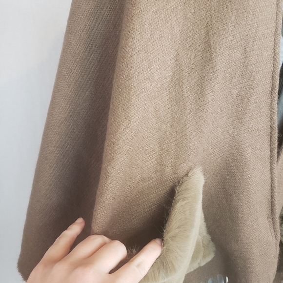 Shawl - Picture 2 of 4